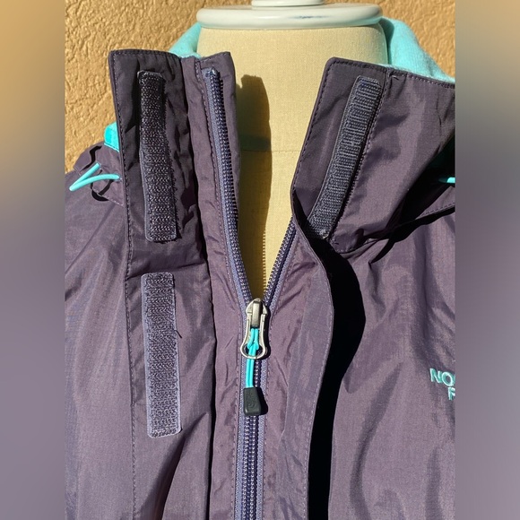 The North Face - Women’s DryVent Rain Jacket - Size Medium - Picture 6 of 12